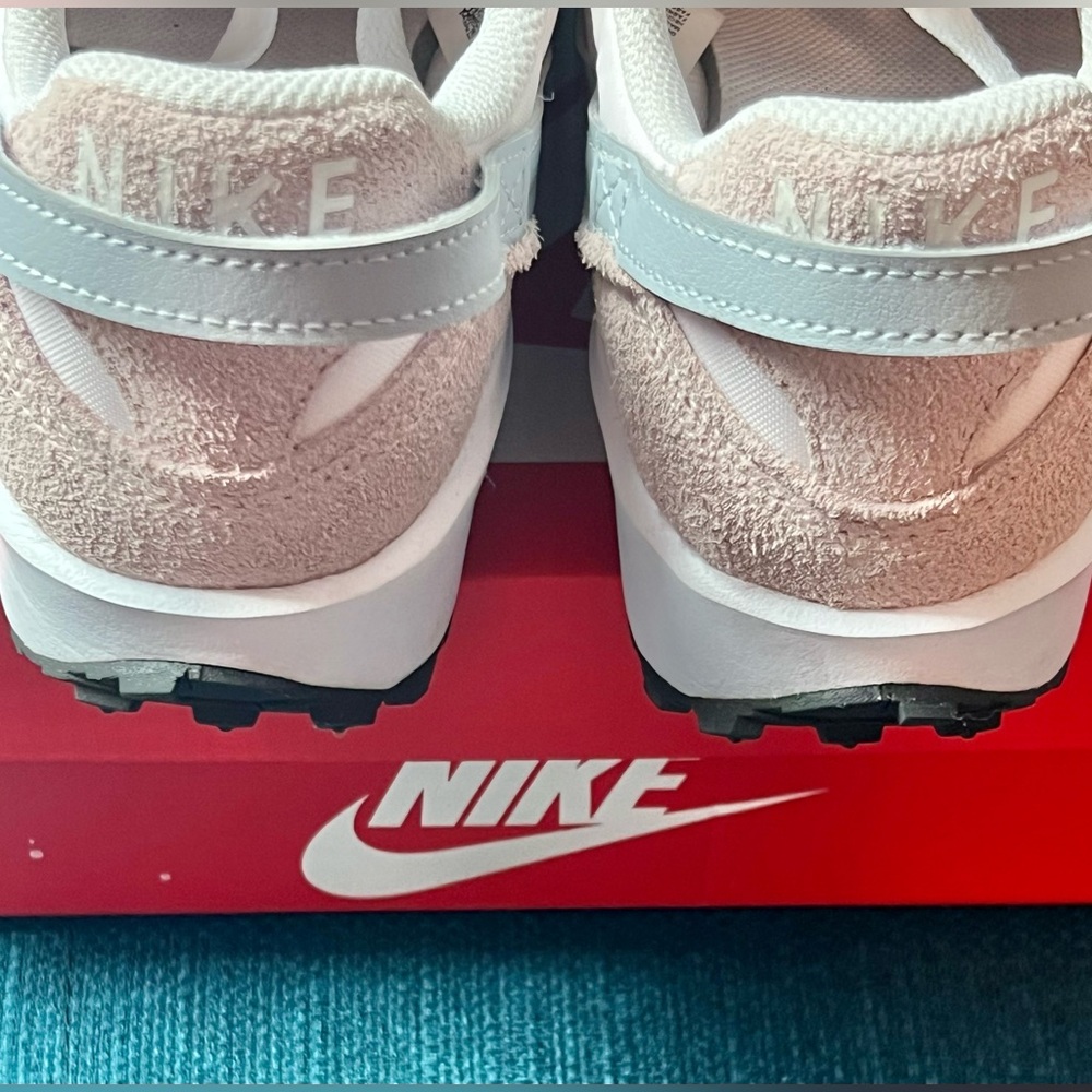 Like New NIKE Sneakers 👟 7- 1/2 🚫Out Of Stock🚫 - Picture 4 of 12